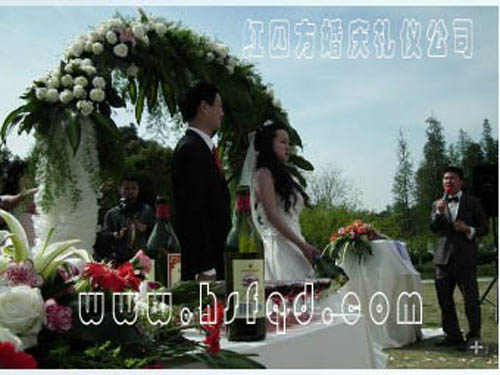紅四方婚慶公司-花門(mén)裝飾